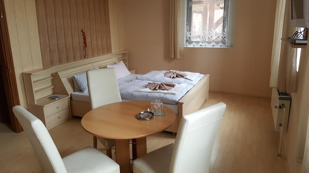 Pension U Dubu Frantiskovy Lazne Bagian luar foto
