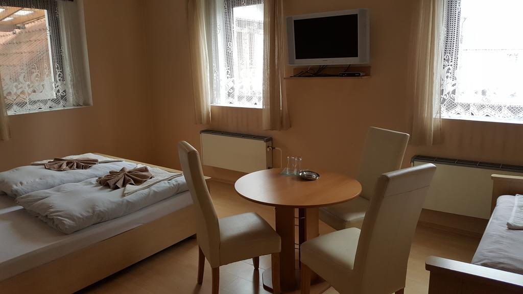 Pension U Dubu Frantiskovy Lazne Bagian luar foto